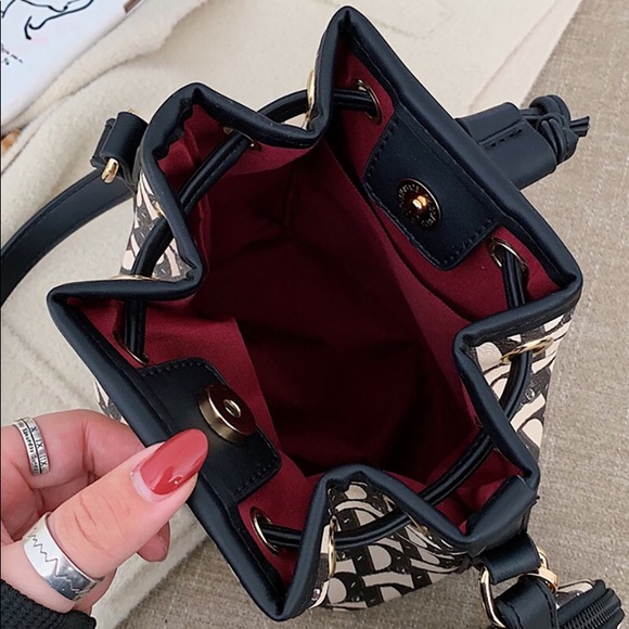 Handbag 🖤 - Picture 3 of 3